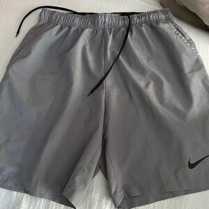 men’s gray nike shorts